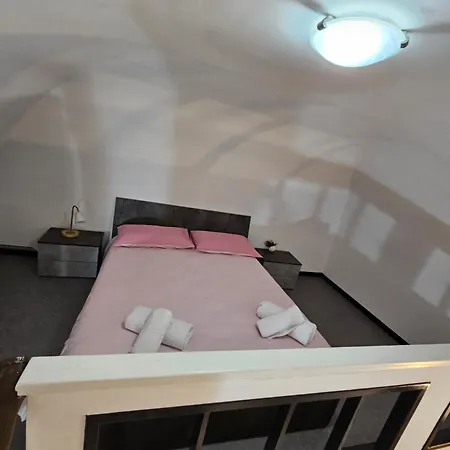 בית אירוח Dany House